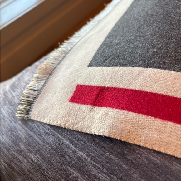 Hermès Cashmere Silk Horse Motif Scarf - Picture 10 of 11